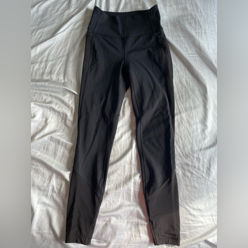 lululemon Leggings with Pockets and Mesh on the Side, Size 6